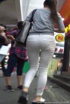 白色紧身裤内痕街拍各种各样显 白色紧身裤显内痕